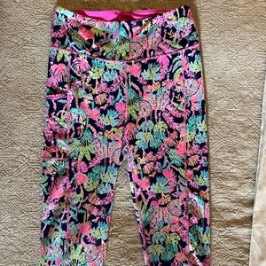 Lily Pulitzer - size Large - cropped leggings - Luxletic - side pockets